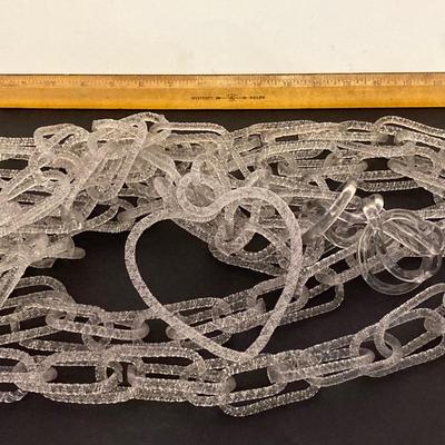 LOT 181: Dazzling Clear Art Glass Chain