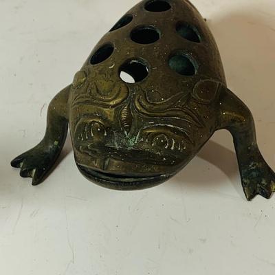LOT 198: Vintage Brass Bells, Bowl and Frog