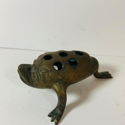 LOT 198: Vintage Brass Bells, Bowl and Frog
