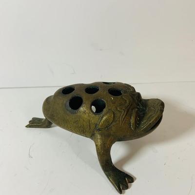 LOT 198: Vintage Brass Bells, Bowl and Frog