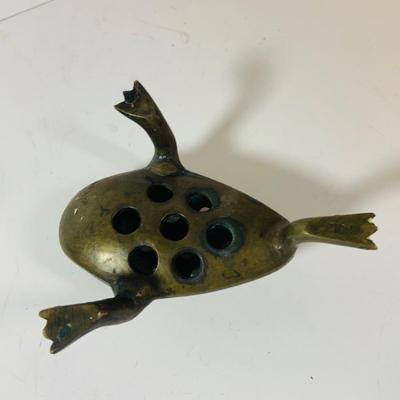 LOT 198: Vintage Brass Bells, Bowl and Frog