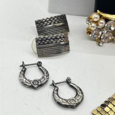 LOT 201J: Vintage Pierced Earrings and Rings