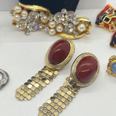 LOT 201J: Vintage Pierced Earrings and Rings