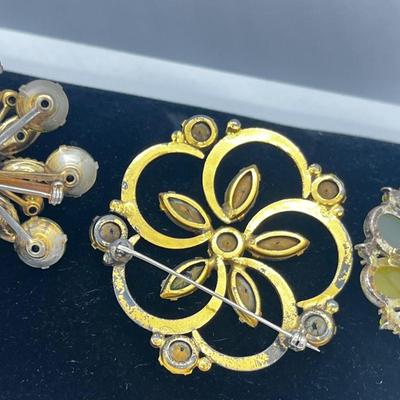 LOT 210J: Vintage Brooch/Pin Lot