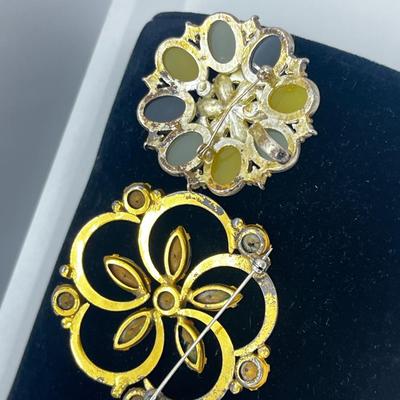 LOT 210J: Vintage Brooch/Pin Lot