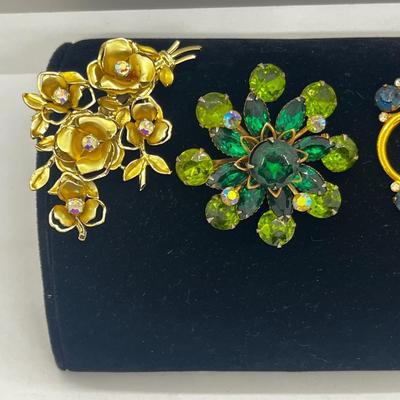 LOT 210J: Vintage Brooch/Pin Lot