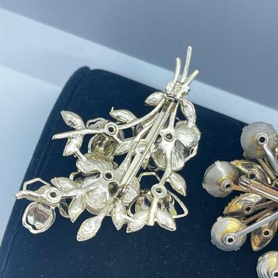 LOT 210J: Vintage Brooch/Pin Lot