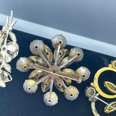 LOT 210J: Vintage Brooch/Pin Lot