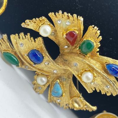 LOT 212J: Vintage Goldtone Brooches/Pin Collection