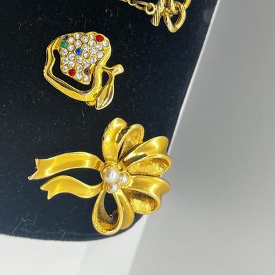 LOT 212J: Vintage Goldtone Brooches/Pin Collection