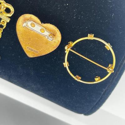 LOT 212J: Vintage Goldtone Brooches/Pin Collection