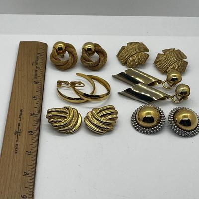 LOT 216J: 1980's Vintage Goldtone Oversized Clip On Earrings