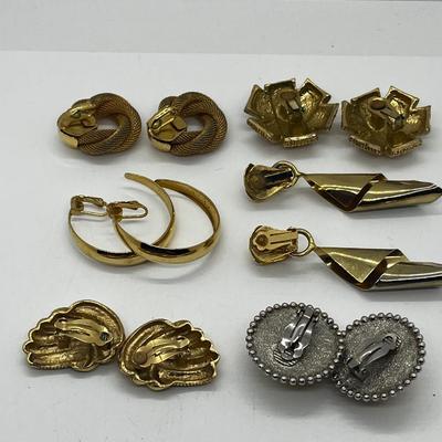 LOT 216J: 1980's Vintage Goldtone Oversized Clip On Earrings