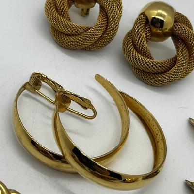 LOT 216J: 1980's Vintage Goldtone Oversized Clip On Earrings