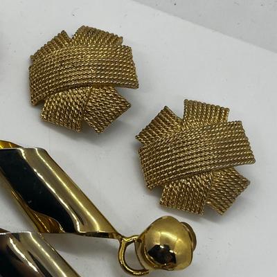 LOT 216J: 1980's Vintage Goldtone Oversized Clip On Earrings