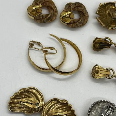 LOT 216J: 1980's Vintage Goldtone Oversized Clip On Earrings