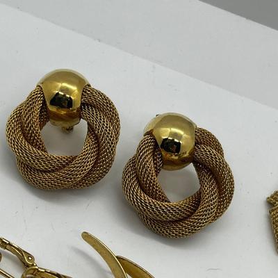 LOT 216J: 1980's Vintage Goldtone Oversized Clip On Earrings