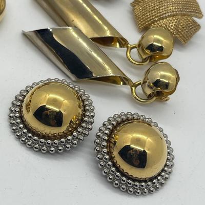 LOT 216J: 1980's Vintage Goldtone Oversized Clip On Earrings