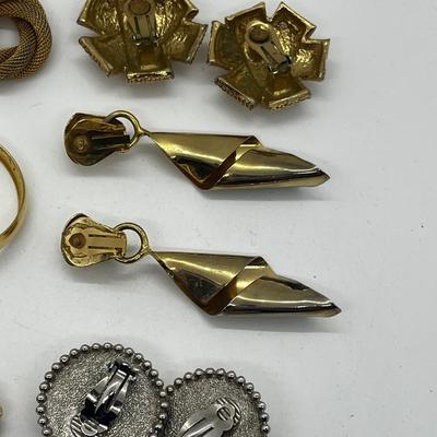 LOT 216J: 1980's Vintage Goldtone Oversized Clip On Earrings