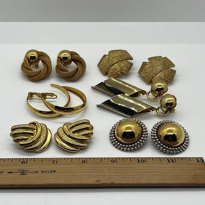 LOT 216J: 1980's Vintage Goldtone Oversized Clip On Earrings