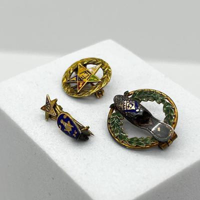 LOT 226J: Assorted 10K and 14K Yellow Gold Pins -2.6 GTW