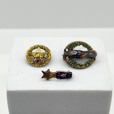 LOT 226J: Assorted 10K and 14K Yellow Gold Pins -2.6 GTW