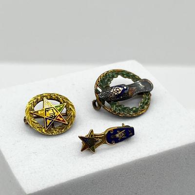 LOT 226J: Assorted 10K and 14K Yellow Gold Pins -2.6 GTW