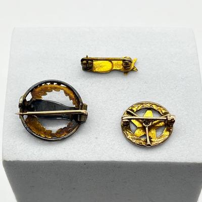 LOT 226J: Assorted 10K and 14K Yellow Gold Pins -2.6 GTW