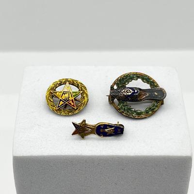LOT 226J: Assorted 10K and 14K Yellow Gold Pins -2.6 GTW