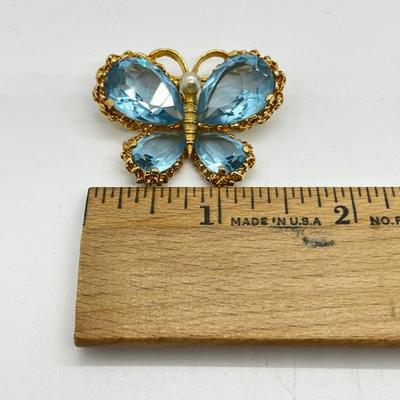 LOT 234J: Adorable Vintage Glass and Goldtone Butterfly Brooch/Pin
