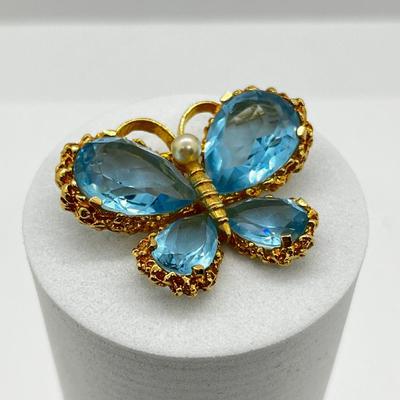 LOT 234J: Adorable Vintage Glass and Goldtone Butterfly Brooch/Pin