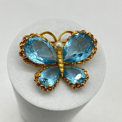 LOT 234J: Adorable Vintage Glass and Goldtone Butterfly Brooch/Pin