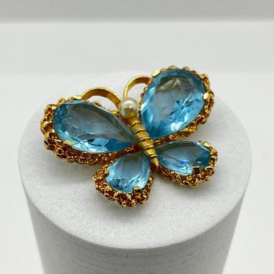 LOT 234J: Adorable Vintage Glass and Goldtone Butterfly Brooch/Pin