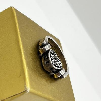 LOT 246J: Unique Spinning Brighton Ring - Size 5 - 5.8 Grams