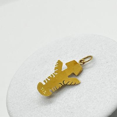 LOT 248J: 18K Yellow Gold and Emerald Chip Mayan Indian Sky God Charm - 0.7 GTW