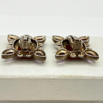 LOT 252J: Beautiful Leslie Buck Sterling and Gemstone Clip On Earrings with Intaglio Carving - 15.4 GTW