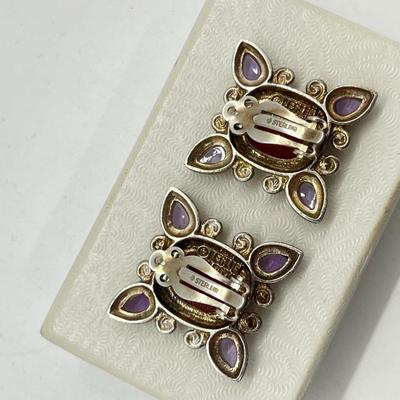 LOT 252J: Beautiful Leslie Buck Sterling and Gemstone Clip On Earrings with Intaglio Carving - 15.4 GTW