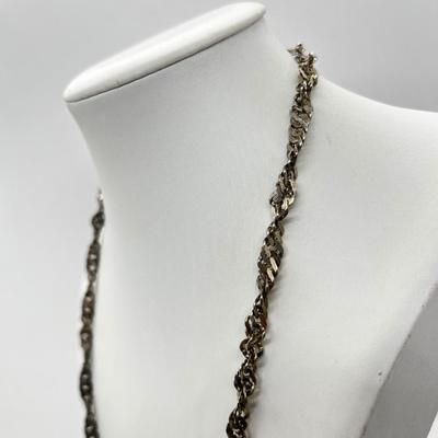 LOT 253J: Pretty Vintage Sterling Silver Twisted Chain - 20 Grams