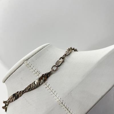 LOT 253J: Pretty Vintage Sterling Silver Twisted Chain - 20 Grams