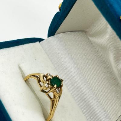 LOT 256J: 14K Yellow Gold Emerald and Diamond Chip Ring - Size 6 - 1.8 GTW