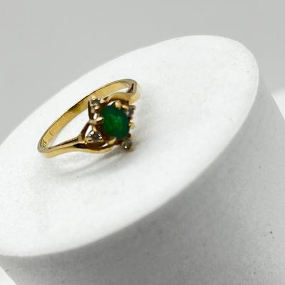 LOT 256J: 14K Yellow Gold Emerald and Diamond Chip Ring - Size 6 - 1.8 GTW