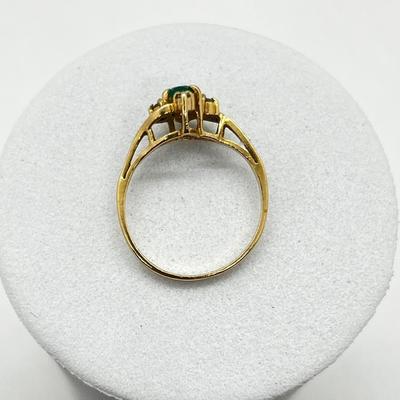 LOT 256J: 14K Yellow Gold Emerald and Diamond Chip Ring - Size 6 - 1.8 GTW