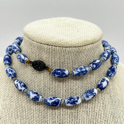 LOT 260J: Vintage 1930's Chinese Porcelain Hand Knotted Necklace with Silver Clasp