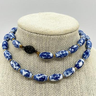 LOT 260J: Vintage 1930's Chinese Porcelain Hand Knotted Necklace with Silver Clasp