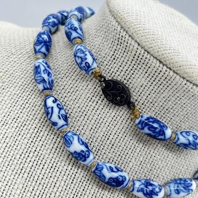 LOT 260J: Vintage 1930's Chinese Porcelain Hand Knotted Necklace with Silver Clasp