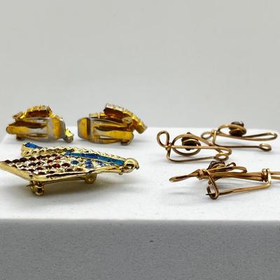 LOT 265J: Hand Crafted Gold Wire Earrings and Pendant + Vintage Patriotic Flag Brooch and Clip On Earrings