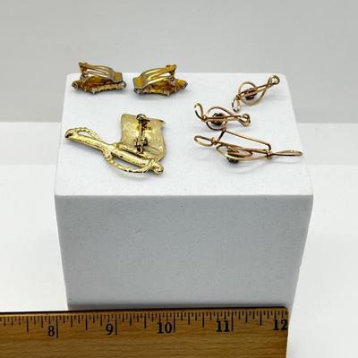 LOT 265J: Hand Crafted Gold Wire Earrings and Pendant + Vintage Patriotic Flag Brooch and Clip On Earrings