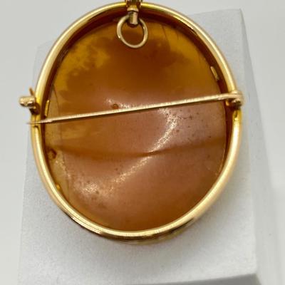 LOT 266J: 10K Yellow Gold Left Facing Cameo Pendant/Brooch - 8 GTW