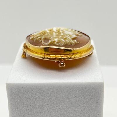 LOT 266J: 10K Yellow Gold Left Facing Cameo Pendant/Brooch - 8 GTW