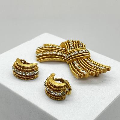 LOT 268J: Vintage Crown Trifari Goldtone Rhinestone Ribbon/Bow Brooch and Clip On Earrings
